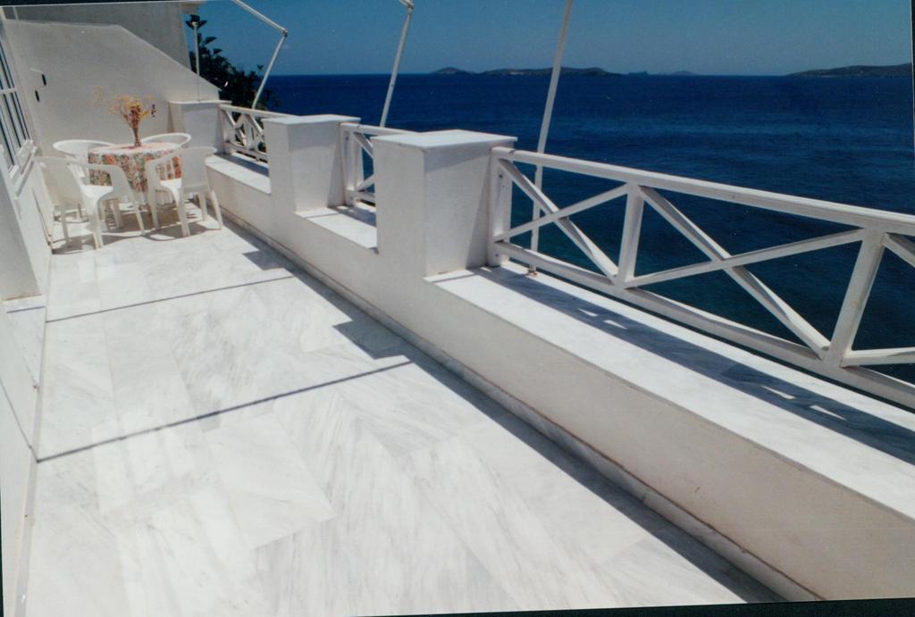Sea Colours Rooms & Apartments Ermoupoli Bilik gambar