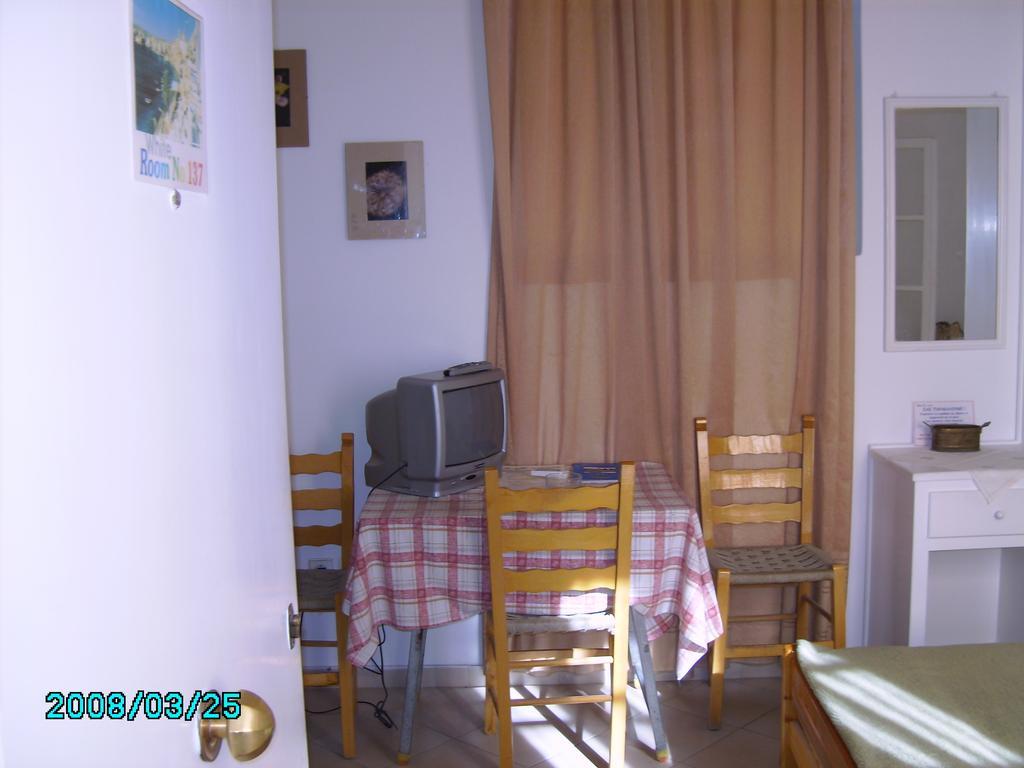 Sea Colours Rooms & Apartments Ermoupoli Bilik gambar