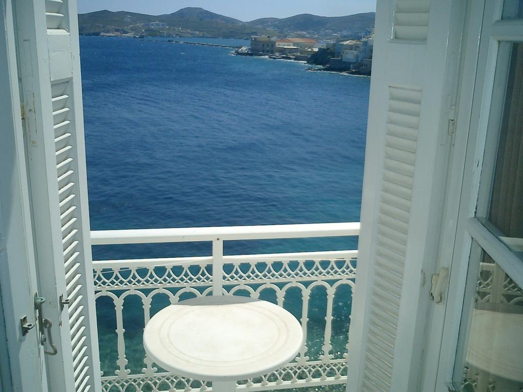 Sea Colours Rooms & Apartments Ermoupoli Bilik gambar
