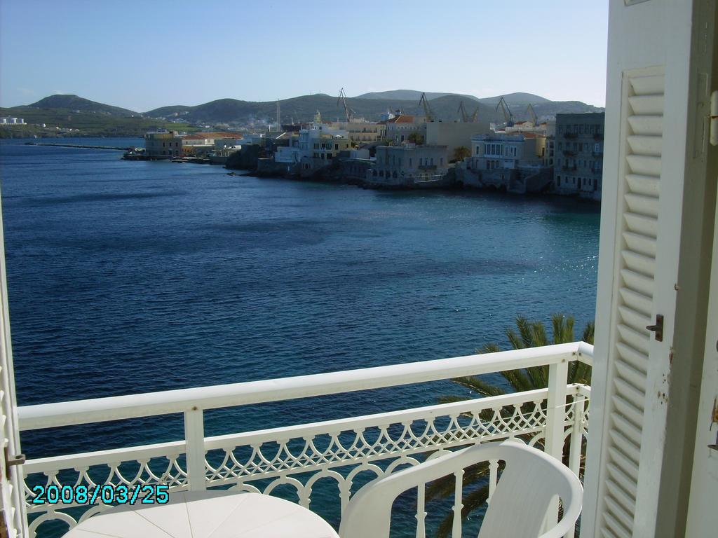 Sea Colours Rooms & Apartments Ermoupoli Bilik gambar